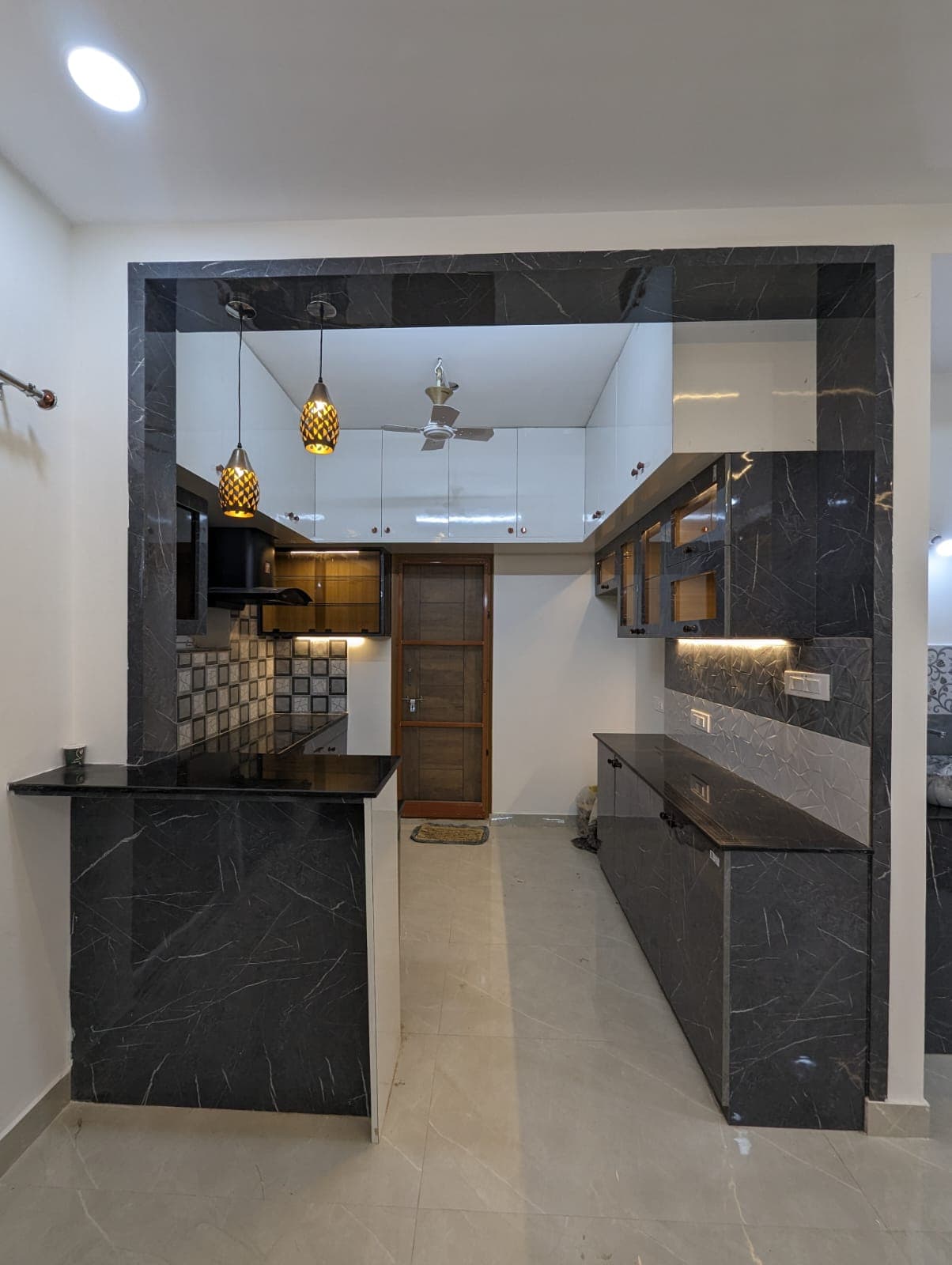 Modular Island Kitchen - Kitchen by Navrish Interiors